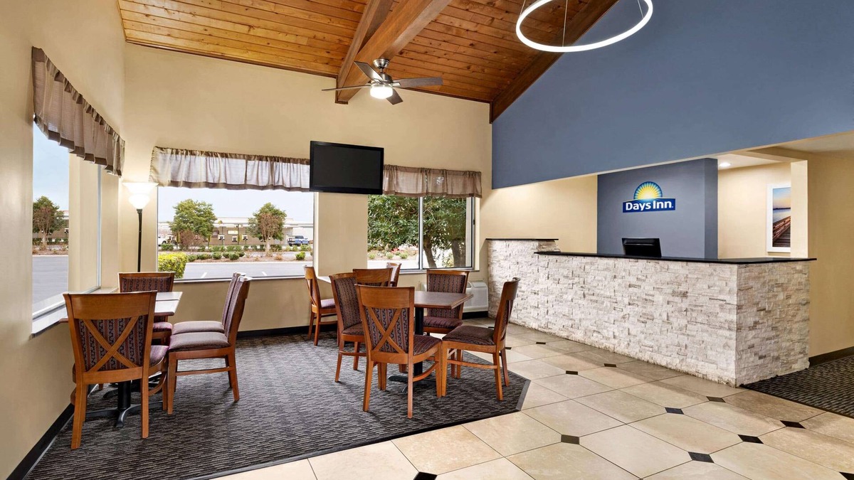 Oak Ridge Hotel | Days Inn by Wyndham Oak Ridge Knoxville