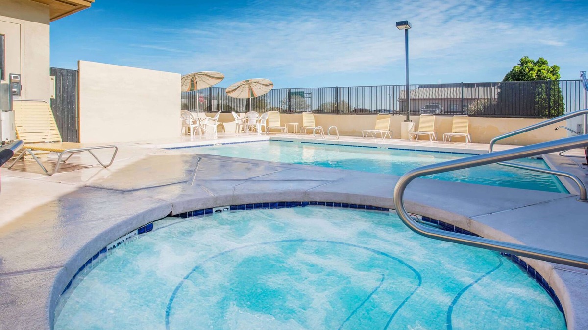 Deer Valley Hotel | Days Inn by Wyndham Phoenix North