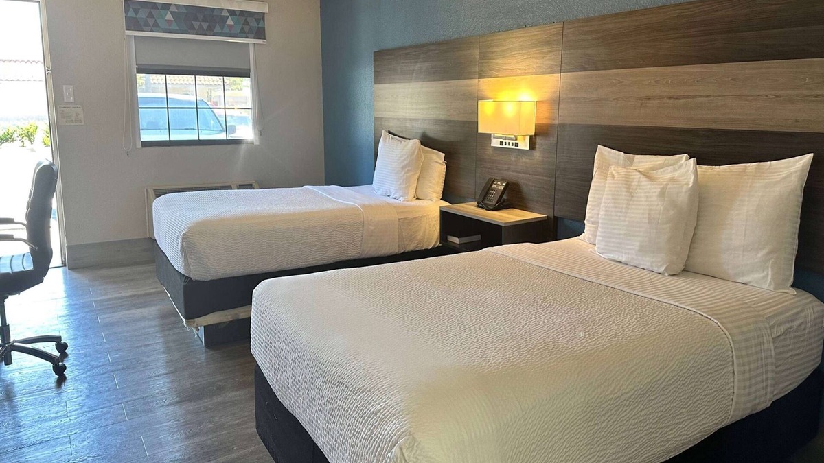 Vista Hotel | Days Inn by Wyndham San Diego Vista