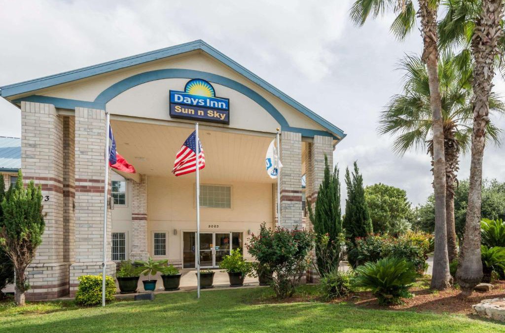 San Antonio Hotel | Days Inn by Wyndham San Antonio Southeast Frost Bank Center