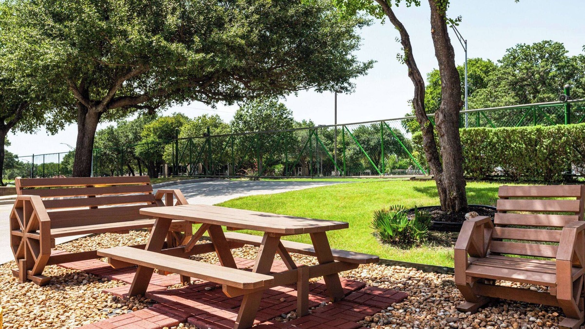 Wetmore Hotel | Days Inn by Wyndham San Antonio Near Fiesta Park