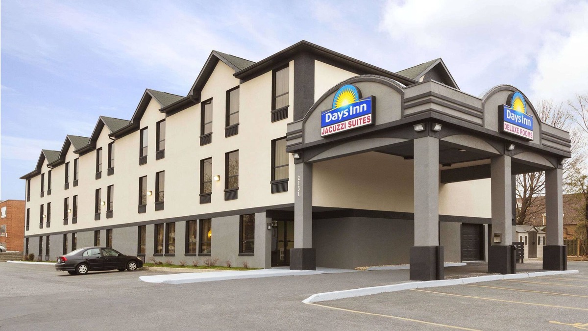 Fallingbrook Hotel | Days Inn by Wyndham Toronto East Lakeview