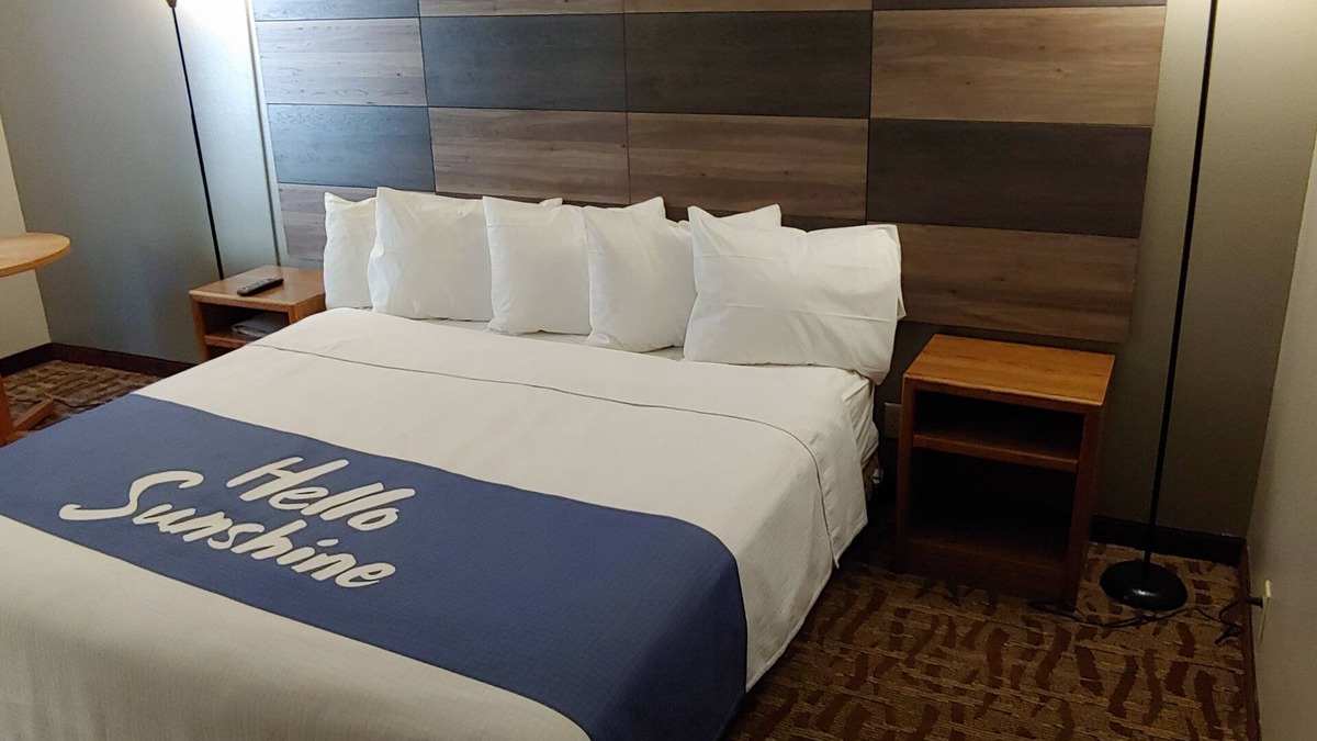 Eau Claire Hotel | Days Inn by Wyndham West-Eau Claire