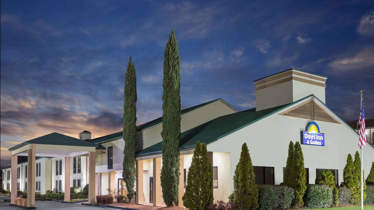 Peachtree Corners Hotel | Days Inn & Suites by Wyndham Peachtree Corners/Norcross