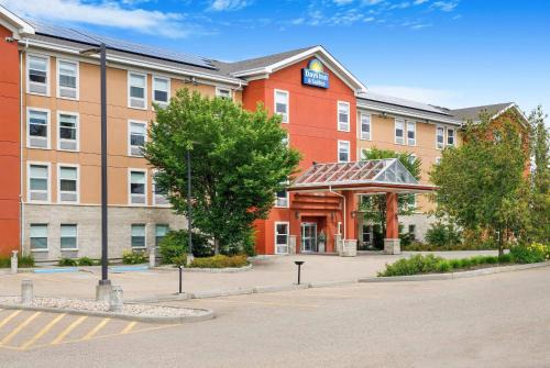 Sherwood Park Hotel | Days Inn & Suites by Wyndham Sherwood Park Edmonton