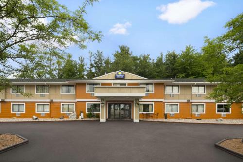 Stevens Point Hotel | Days Inn & Suites by Wyndham Stevens Point