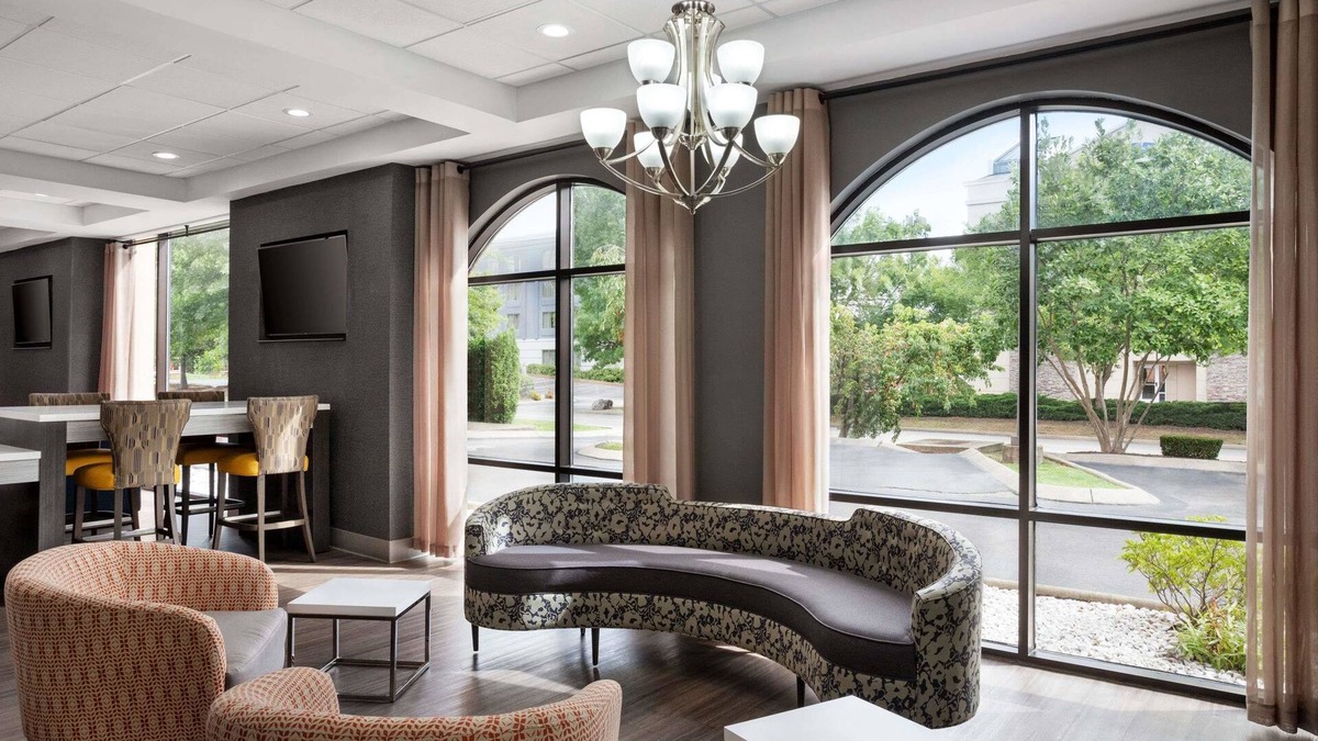 Murfreesboro Hotel | Days Inn & Suites by Wyndham Murfreesboro
