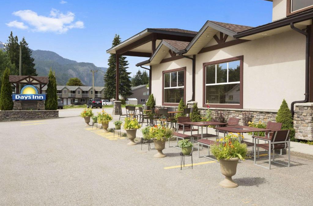 Revelstoke Hotel | Days Inn & Suites by Wyndham Revelstoke