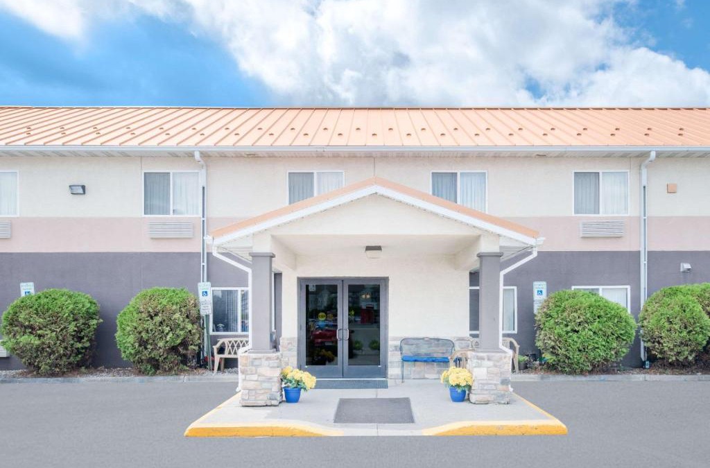 Fargo Hotel | Days Inn & Suites by Wyndham Fargo 19th Ave/Airport Dome