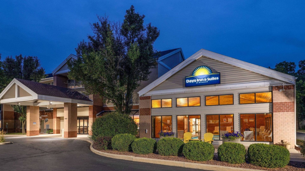 Monona Hotel | Days Inn & Suites by Wyndham Madison