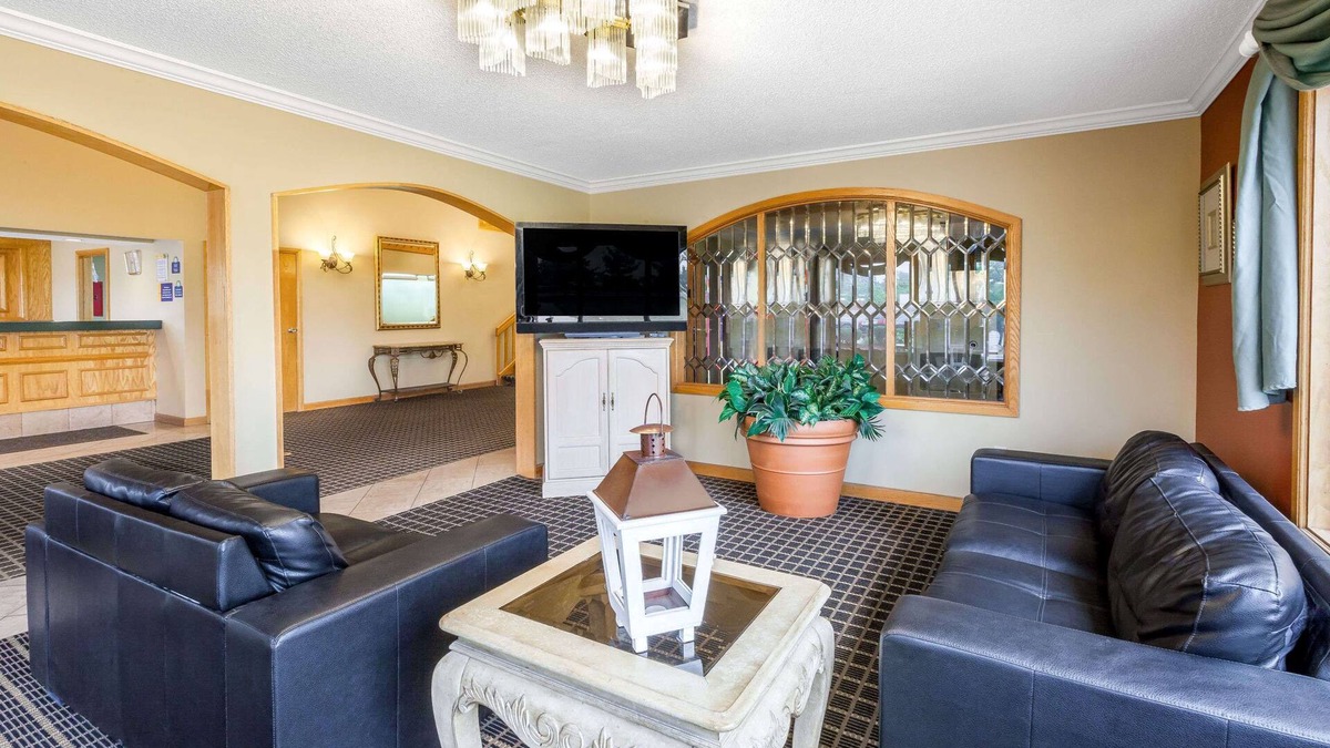Portage Hotel | Days Inn & Suites by Wyndham Kalamazoo