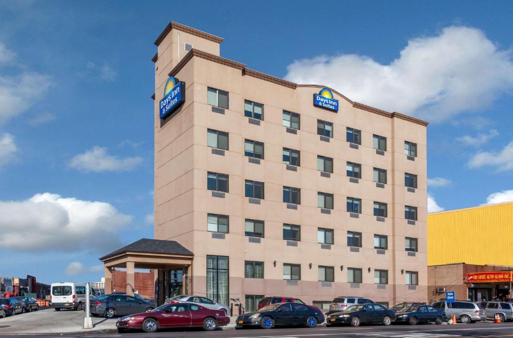 Queens Hotel | Days Inn & Suites by Wyndham Jamaica JFK Airport