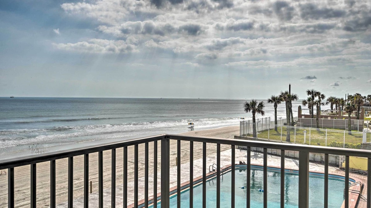 Daytona Beach Apartment | Daytona Beach Studio w/Pool + Ocean Access!