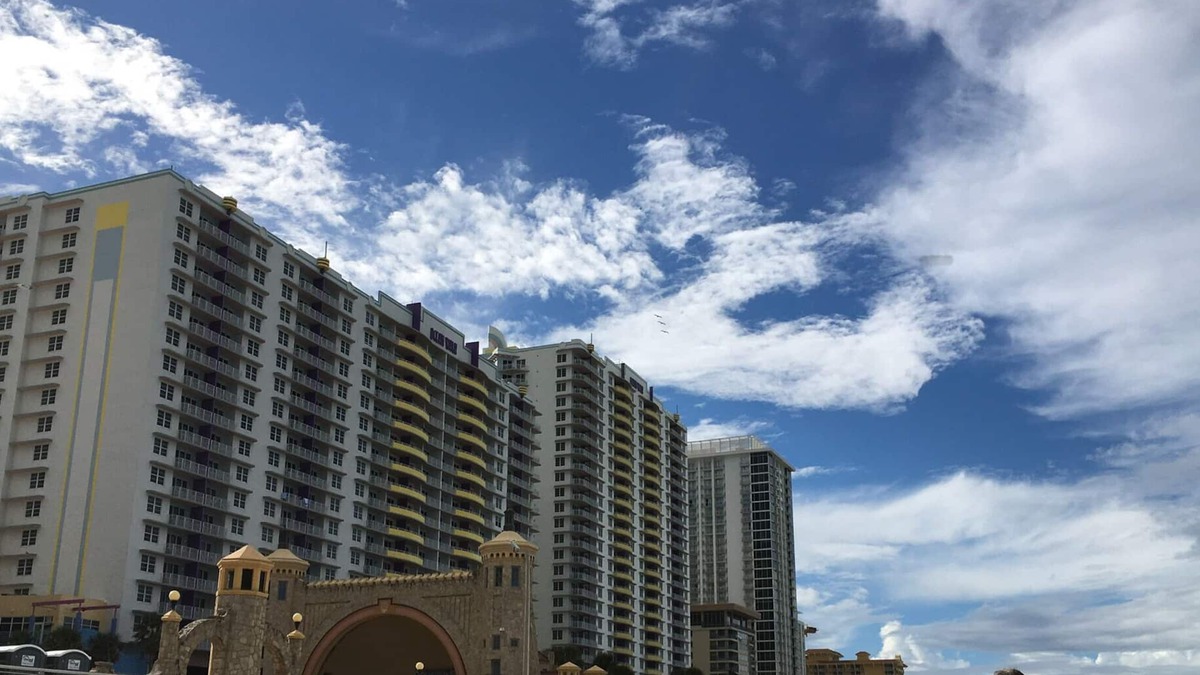 Brush - Stewarts Resort | Daytona Beachfront Resort Right-On-the-Boardwalk adjacent to Bandshell