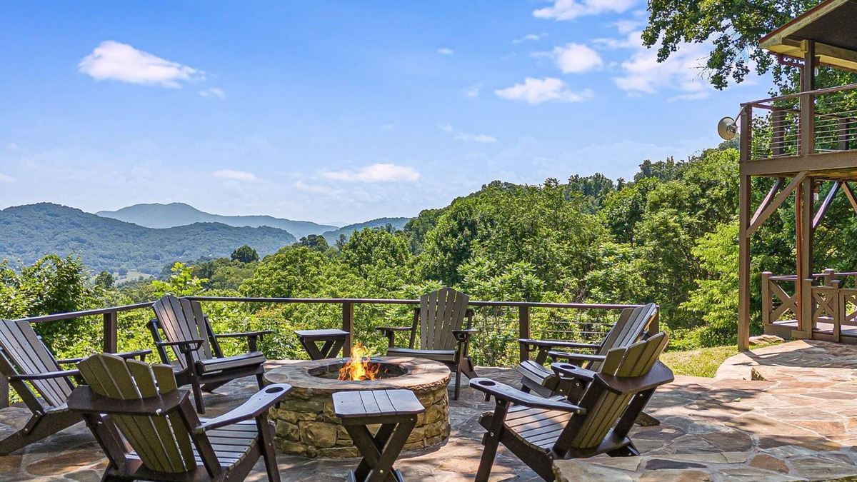 Waynesville Cabin | Daze Off | Luxe Log Cabin w/Hot Tub, Views, Games + Biltmore Pass