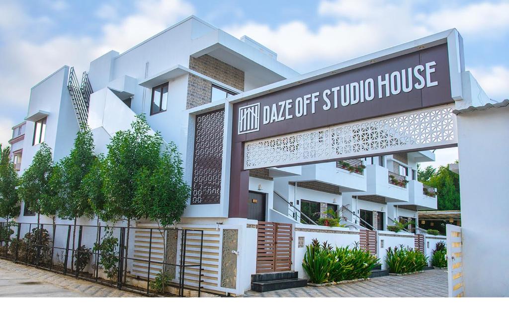 Bhuj Hotel | Daze Off Studio house