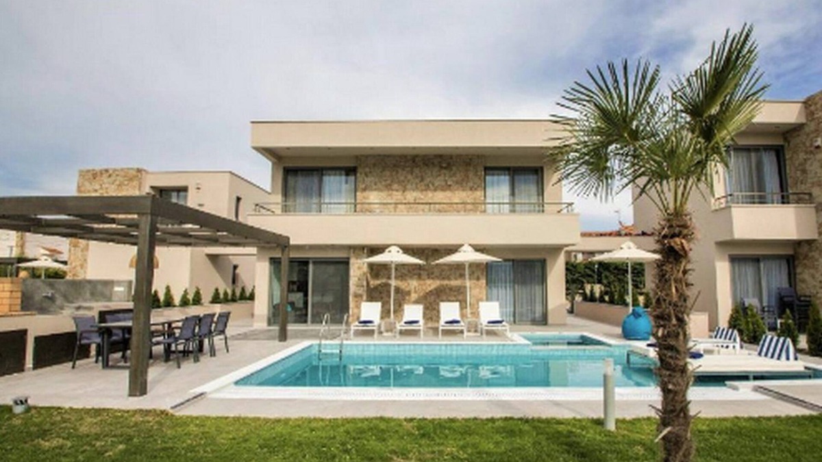 Pefkochori Villa | Dazzling Halkidiki Villa | Villa LothÃ­riel | 3 Bedrooms | Spacious Furnished.