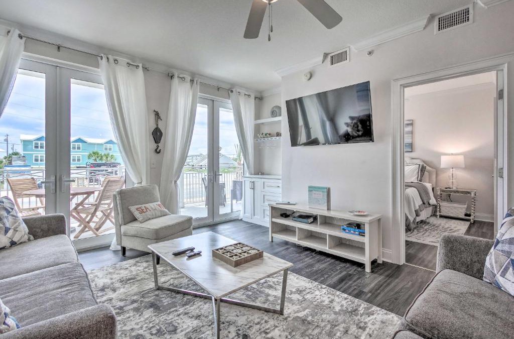 Mexico Beach Apartment | Dazzling Mexico Beach Condo - Walk to the Beach!