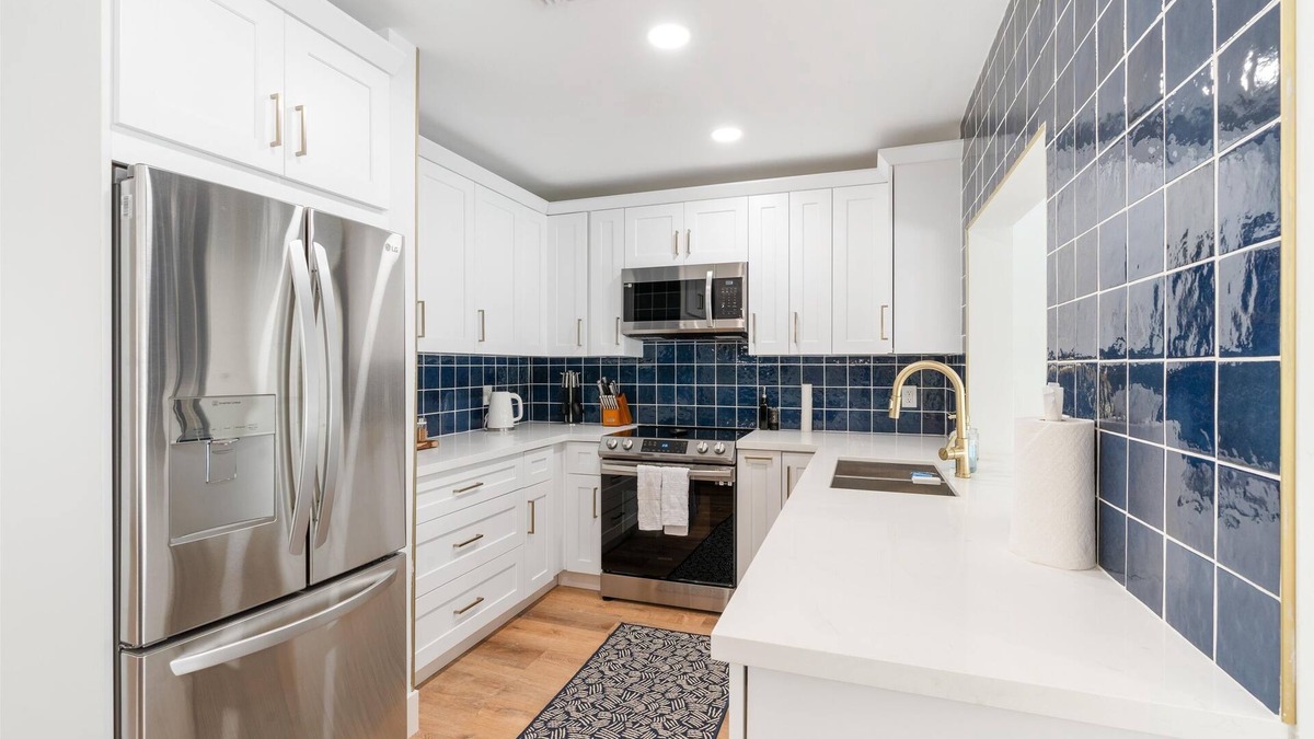 Jog Road House | Dazzling New Full Remodel! Heated Pool, 4 miles to Downtown Delray and the beach