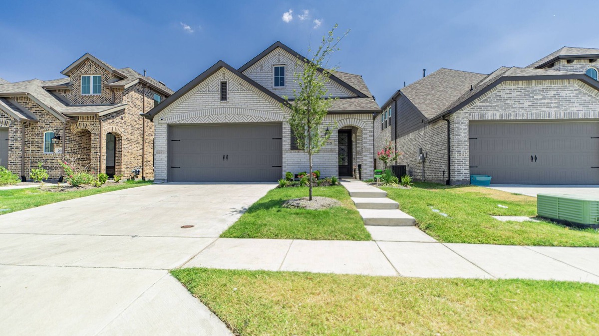 Royse City House | Dazzling Newly Built Modern Home 17 minutes from Rockwall Harbor. Pet Friendly!