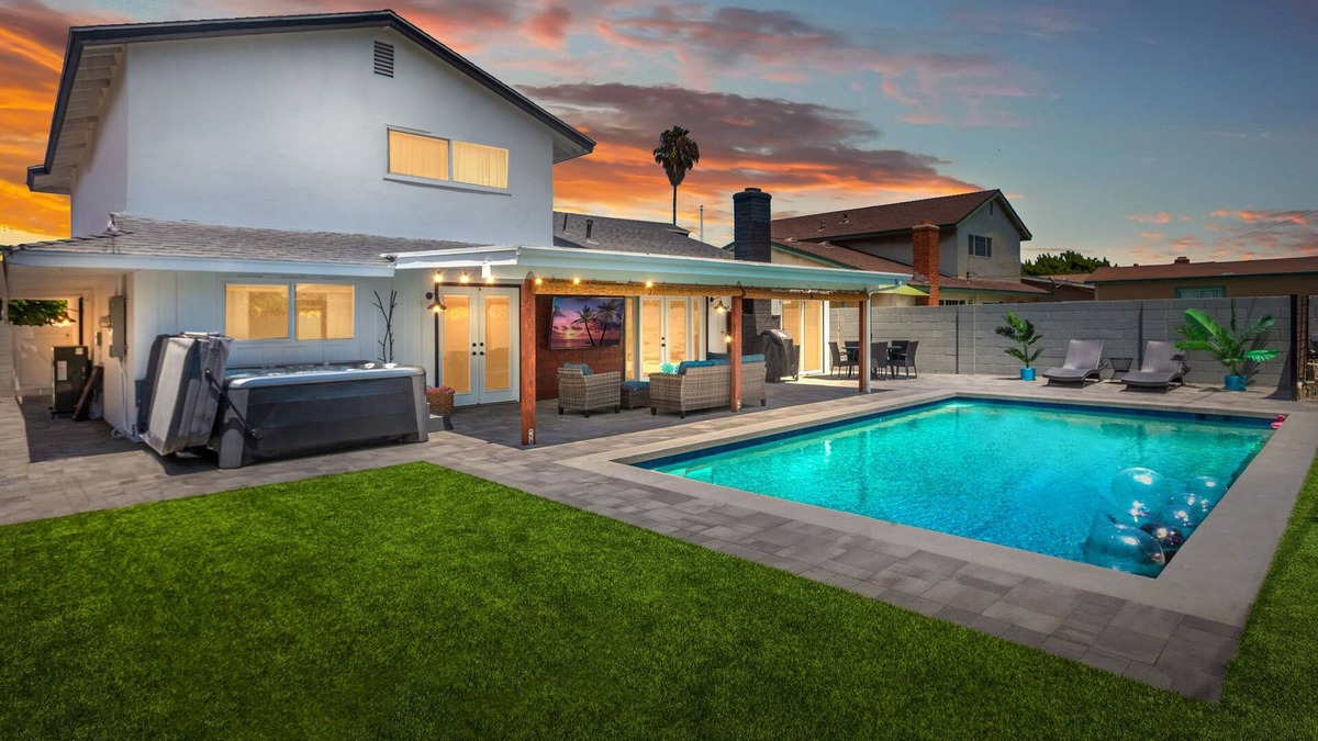 Huntington Beach House | Dazzling Oasis Resort Pool & Hot Tub, Outdoor TV, A/C, Close 2 Beach & Disney!