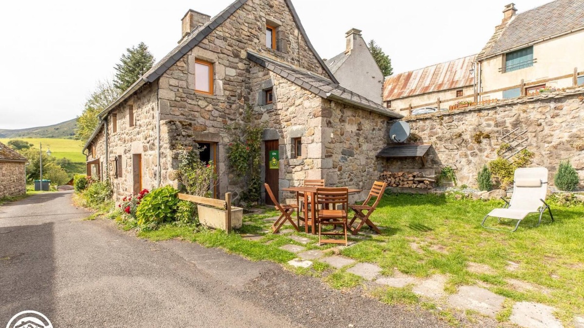 Chambon-sur-Lac House | de Bressouleille - Chambon SUR LAC