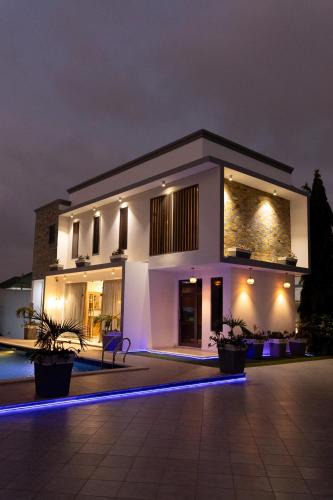 Ogbodjo Villa | De Cove