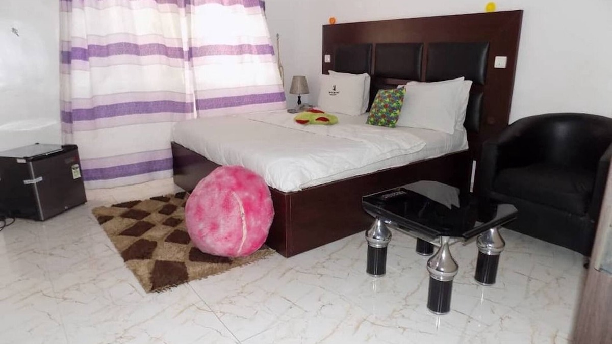Ibadan Hotel | De Fellas Palace Hotel & Suites