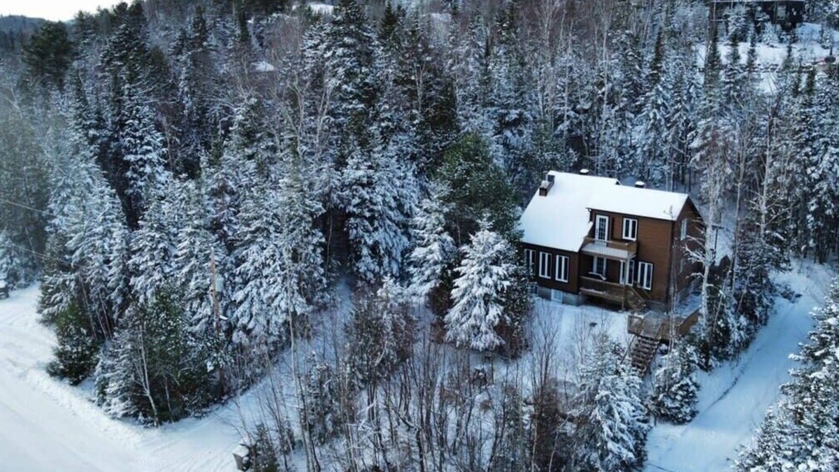 Saint Come Ski Chalet | De la Montagne | spa |ski in ski out | dogfriendly