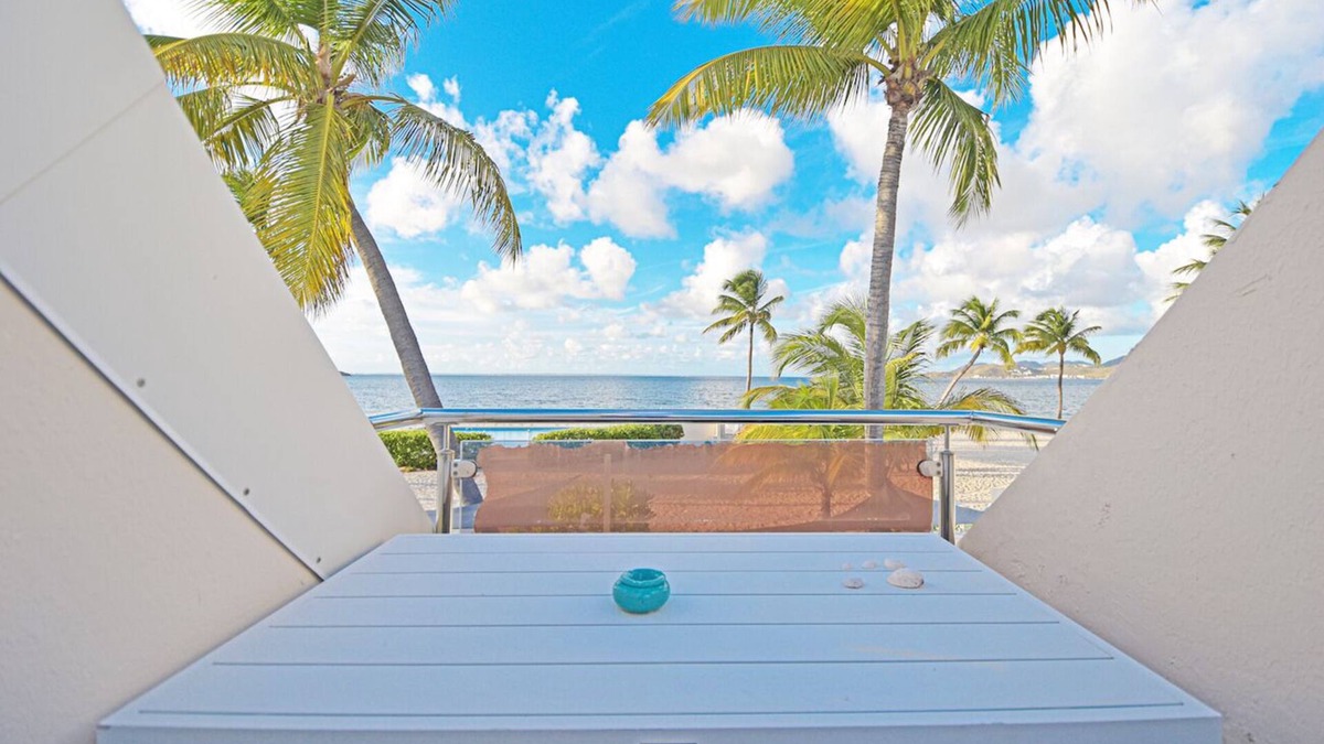 Nettle Bay Apartment | Deja Blue - Cozy Beachfront Condo - Nettle Bay Beach Club