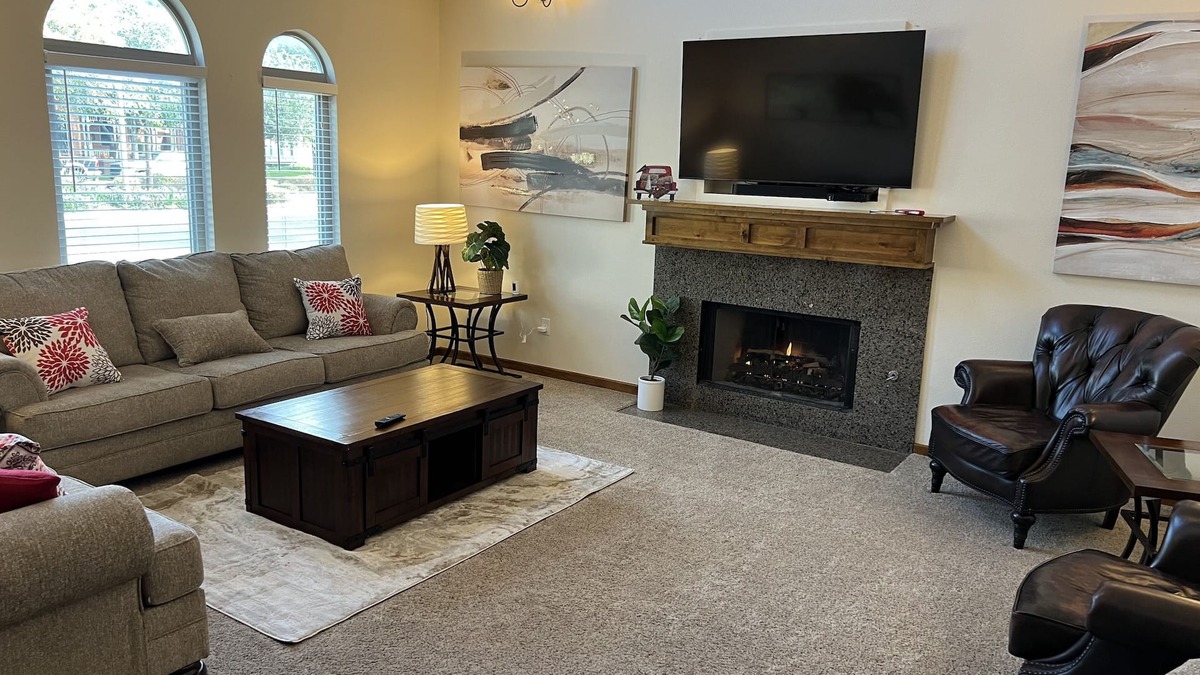 North Overton House | December Availability! Carol of Lights and Winter Graduation!