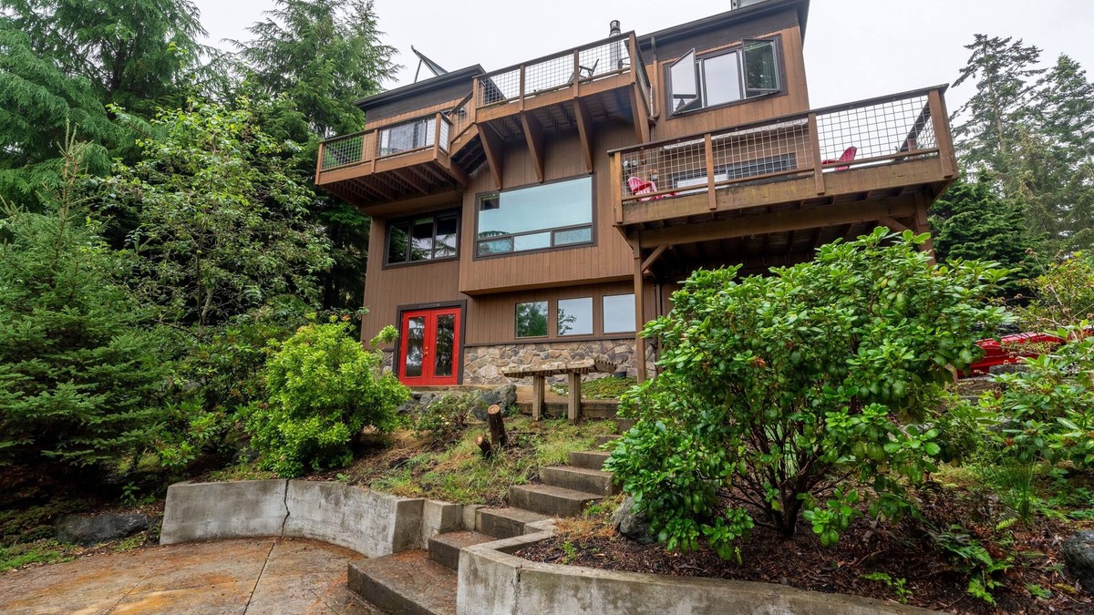 Oak Harbor House | Deception Pass home with forest and bay views
