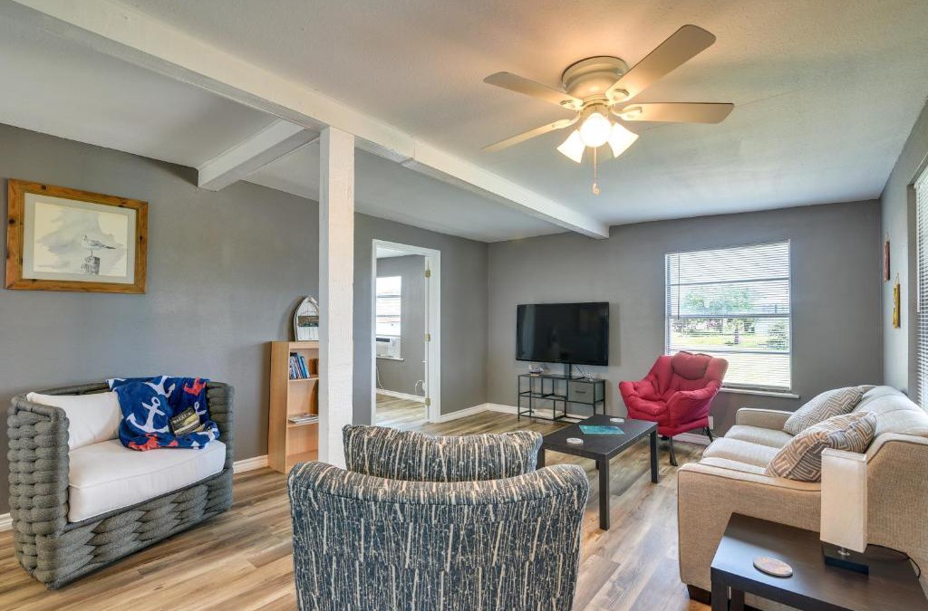 Freeport House | Deck and Fenced-In Yard Texas Escape!