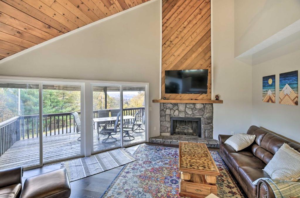 Lynn Garden House | Deck and Mtn Views Fain Chalet in Kingsport