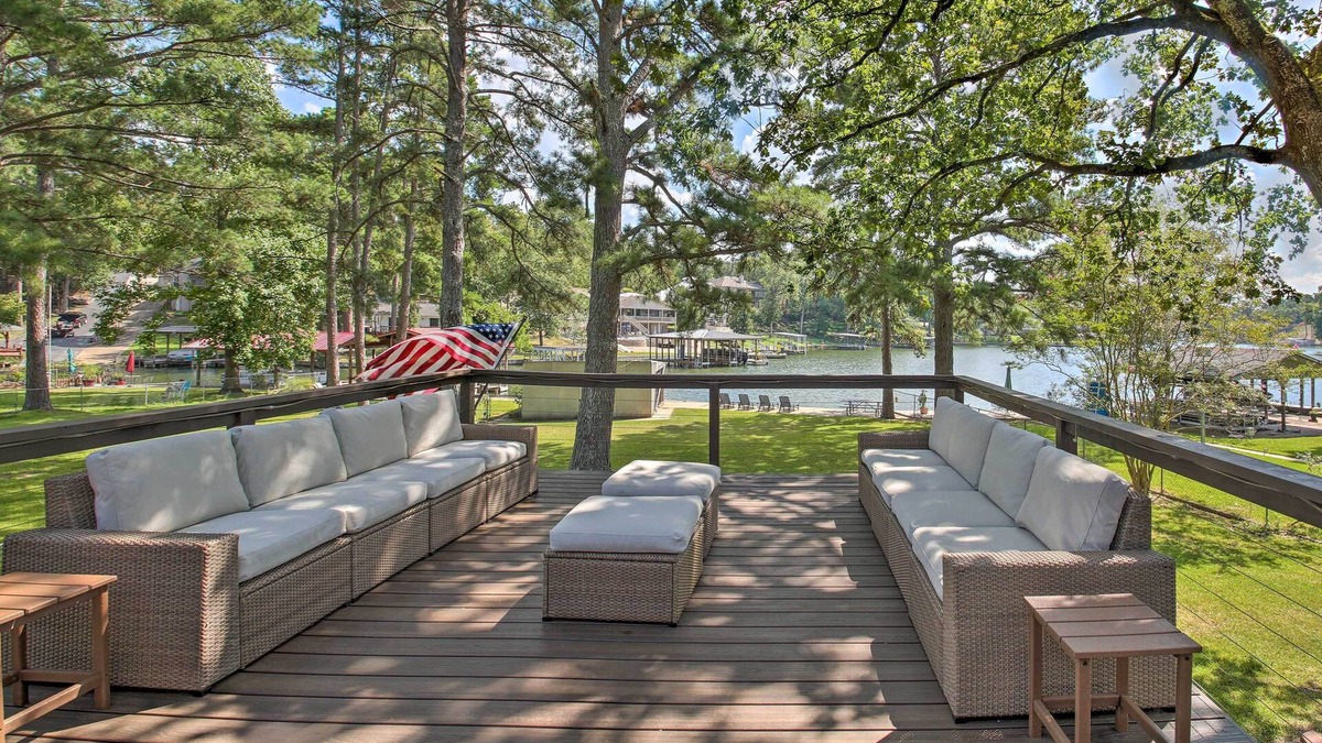 Piney House | Deck, Fire Pit: Waterfront Lake Hamilton Home
