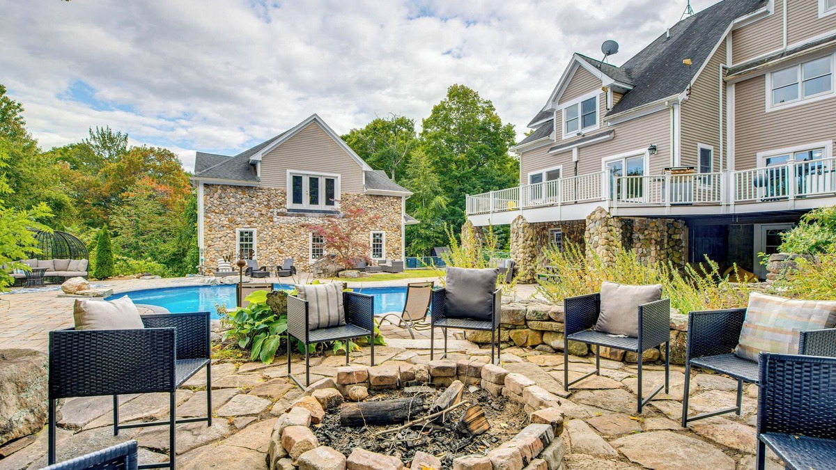 Belmont House | Deck For Entertaining: Belmont Group Getaway