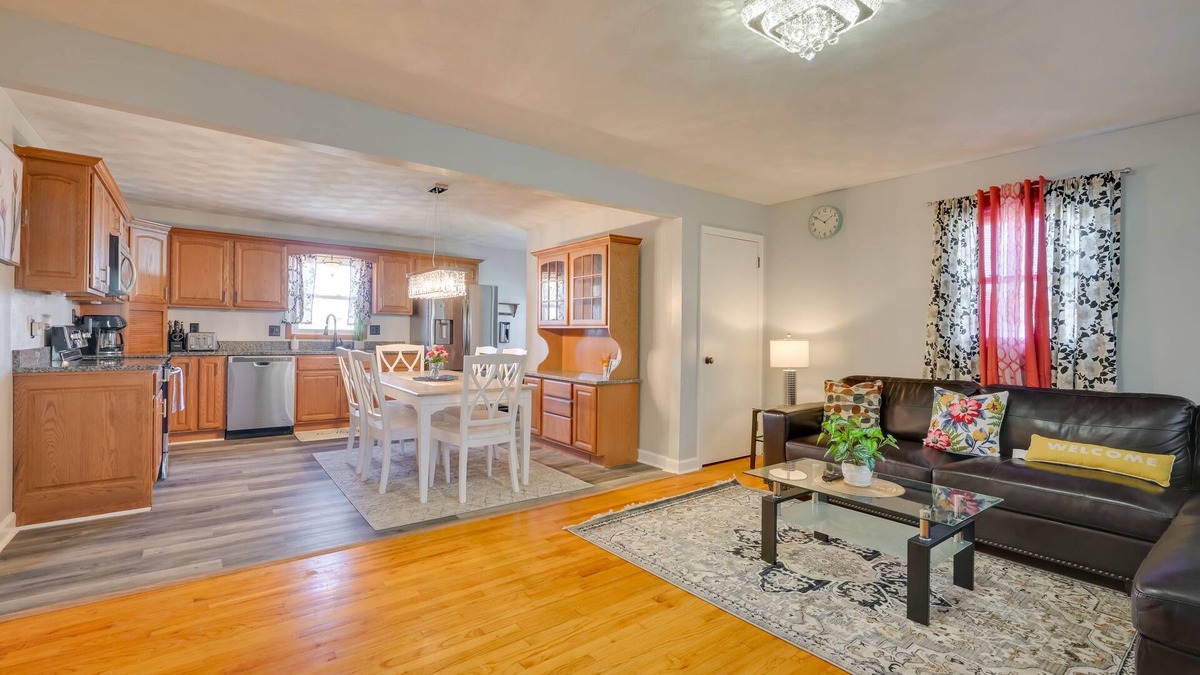 Hershey House | Deck & Grill: Convenient Home in Hummelstown