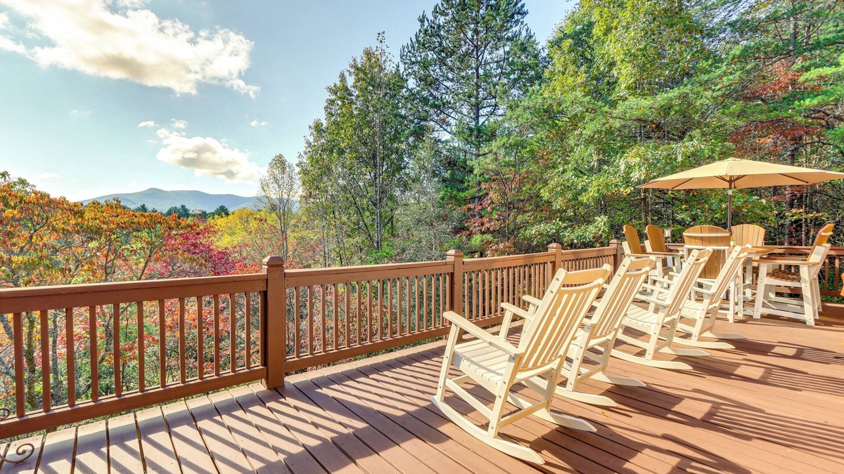 Unaka Cabin | Deck, Grill & Mtn Views: Warne Getaway!