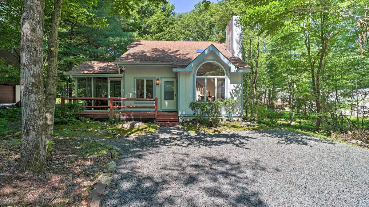 Locust Lake Village Cottage | Deck & Resort Amenities: Pocono Lake Home