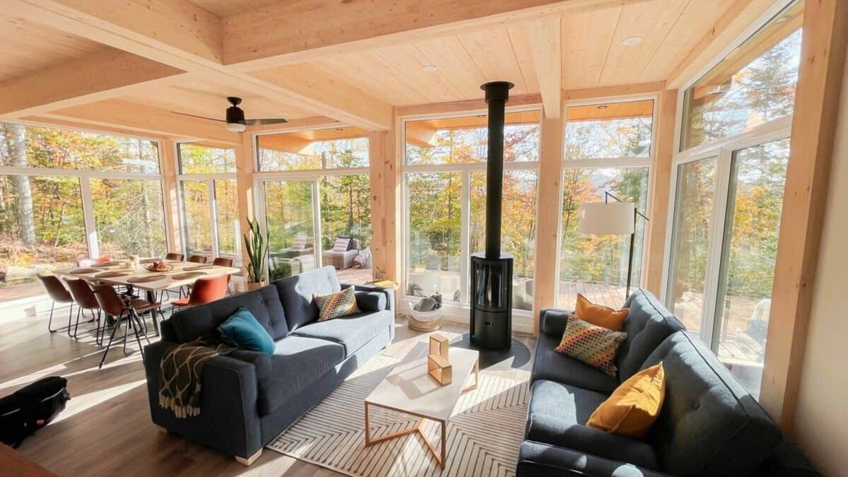 La Conception Ski Chalet | Deck Views, BBQ, Near Mont Tremblant