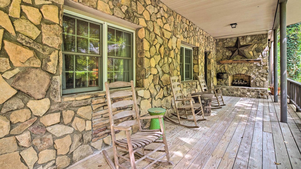 Chimney Rock Cottage | Deck w/Fireplace: Pet-friendly Lake Lure Retreat