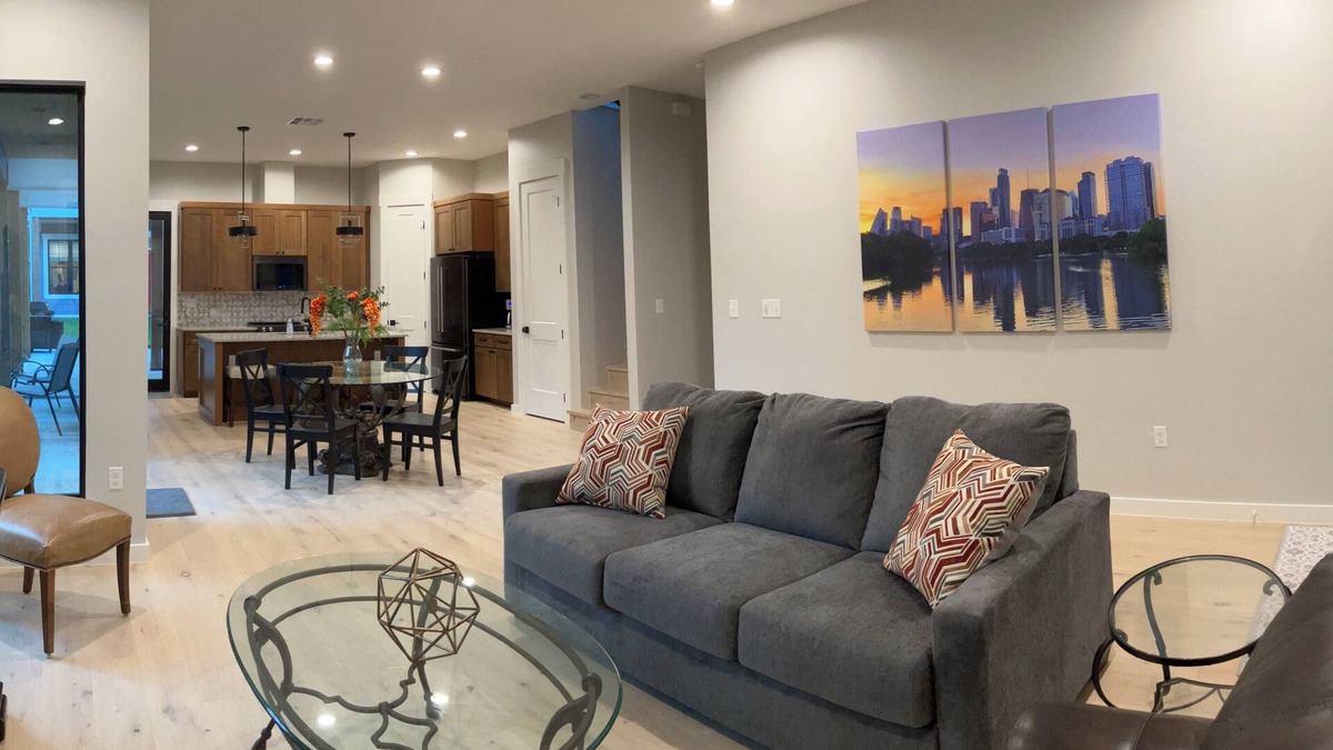 Hancock House | Decked-Out near DKR Stadium and UT 4-bedroom NEW house in the Heart of Austin!