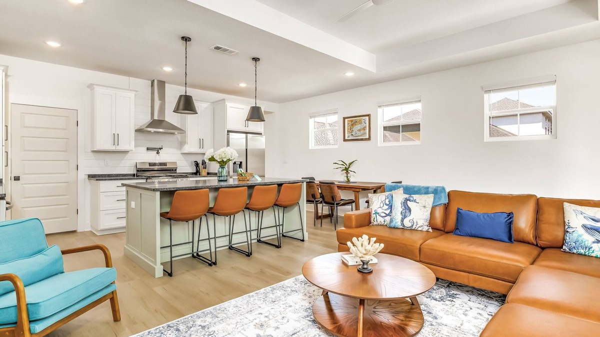 South Pensacola House | Decompression Zone - Modern Downtown Retreat