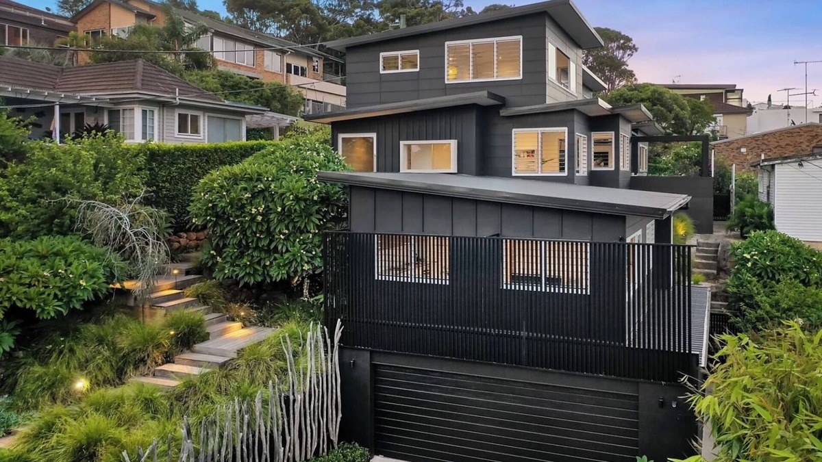 Dee Why House | Dee Why Luxury Family Home Sunrise to Sunset views.