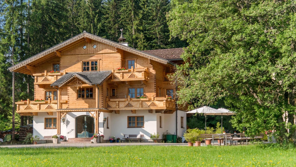 Ramsau am Dachstein Ski Chalet | Deep blue sky, crystal clear air, unlimited freedom in the organic wooden chalet