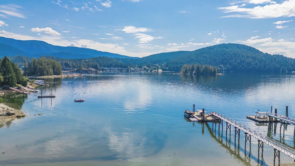 Dollarton House | Deep Cove Stunning Waterfront House