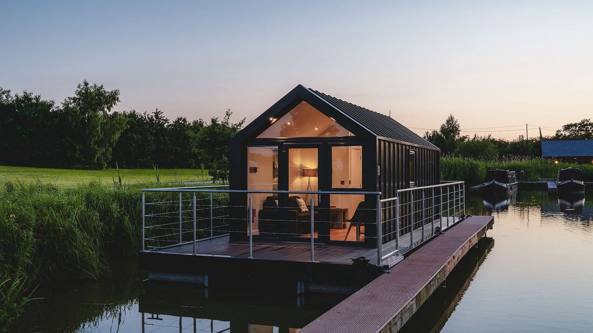 Huxley Apartment | Deep in the Cheshire countryside, with only the bulrushes and birds for company, is this incredible