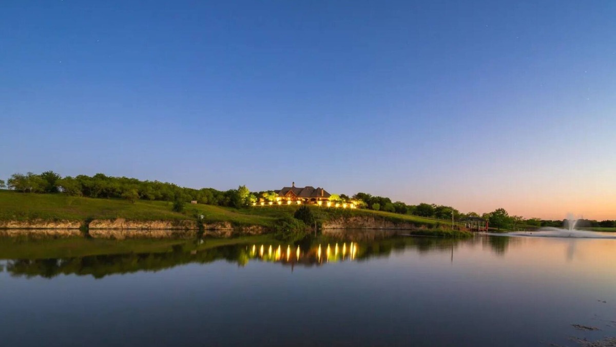 Venus Resort | Deep in the Heart of Texas there is a pearl, The Pearl Ranch!n