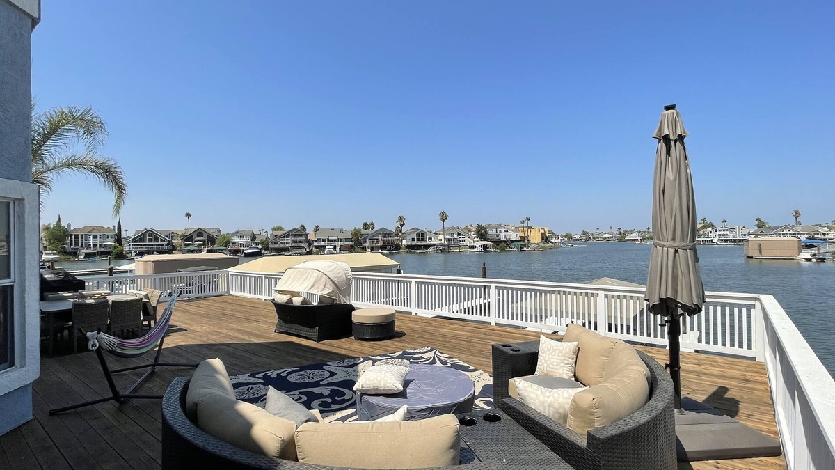 Discovery Bay House | Deep Water Boat House with Sunset View