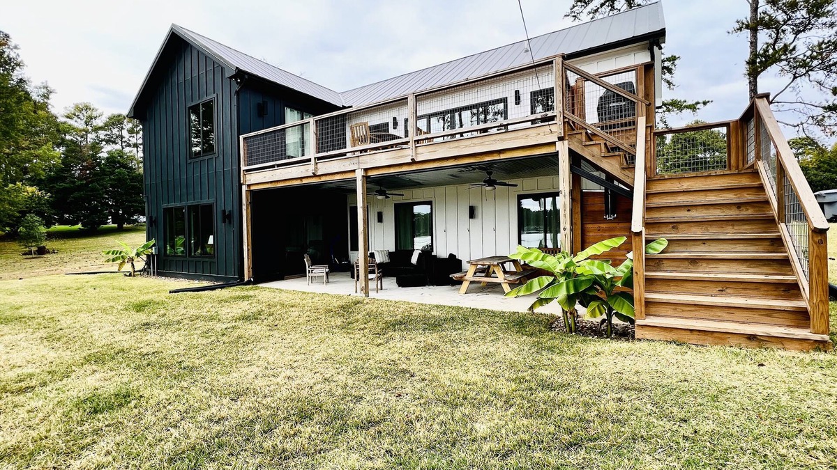 Henrico House | Deep water, main lake view, large boathouse!
